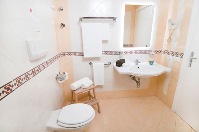 Economy Double or Twin Room, Balcony, Courtyard View