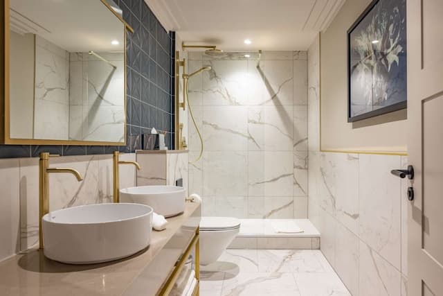 Suite, 1 King Bed, Balcony (Topland)