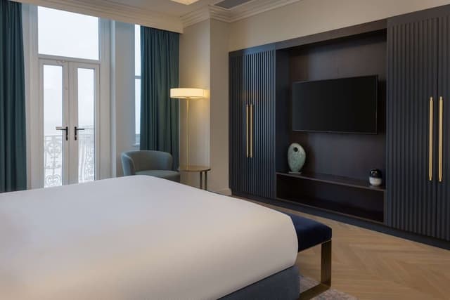 Suite, 1 King Bed, Balcony (Topland)