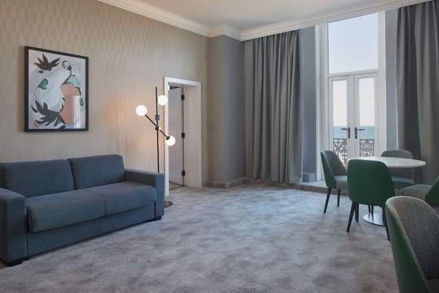 KING ONE BEDROOM SUITE W/SEA VIEW AND BALCONY