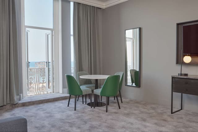 KING ONE BEDROOM SUITE W/SEA VIEW AND BALCONY