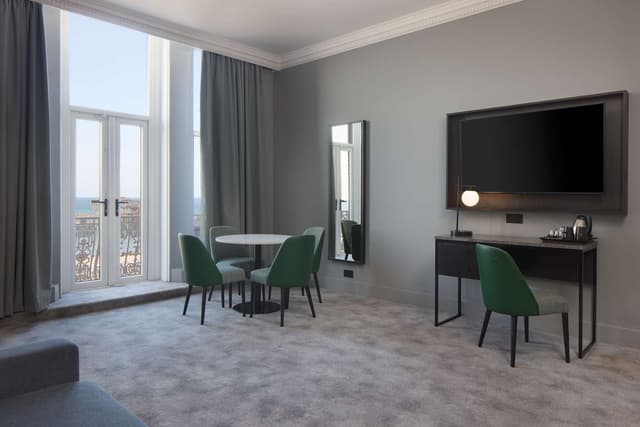 KING ONE BEDROOM SUITE W/SEA VIEW AND BALCONY