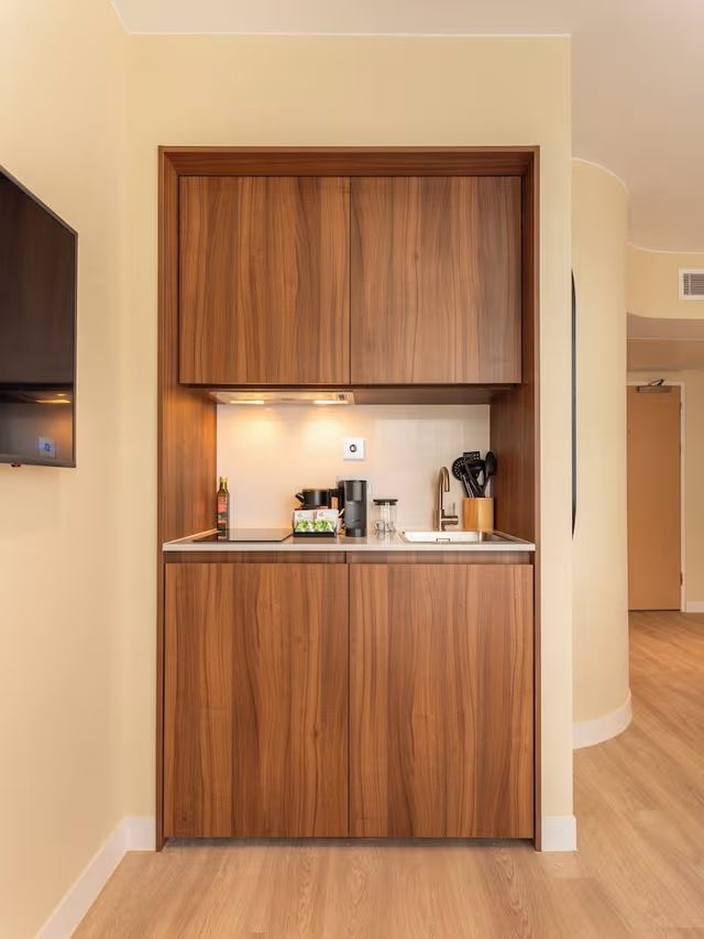 Large Studio with Kitchenette