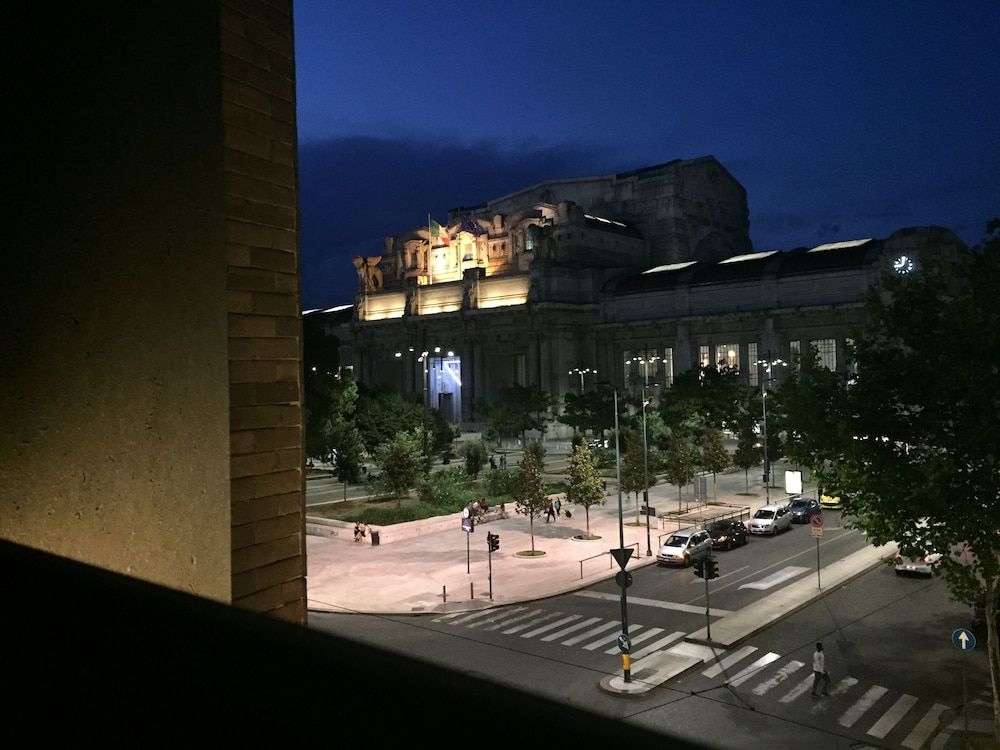 Esco Hotel1