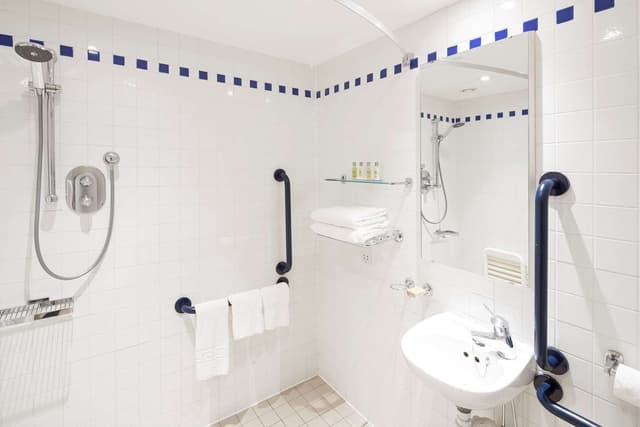 QUEEN ACCESSIBLE ROOM