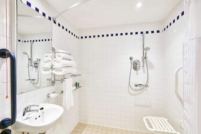 QUEEN ACCESSIBLE ROOM