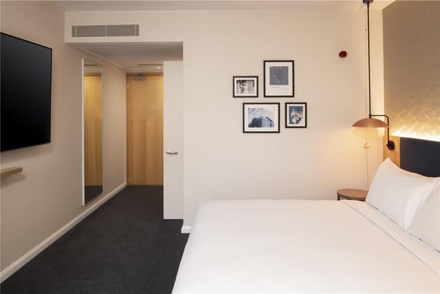 KING DELUXE ROOM