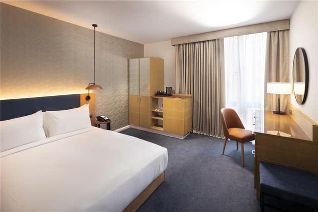 KING GUEST ROOM