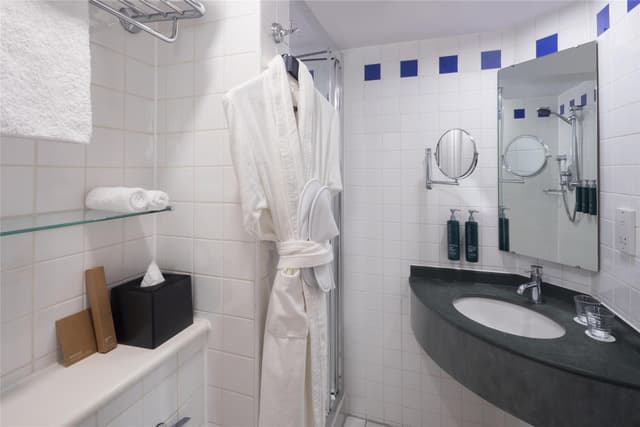 KING DELUXE ROOM