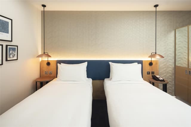 TWIN ROOM WITH PARK VIEW