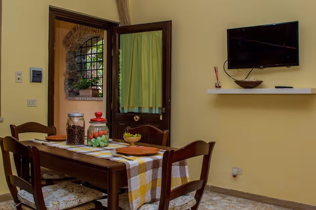 Classic Apartment, 2 Bedrooms, Kitchen, Garden View