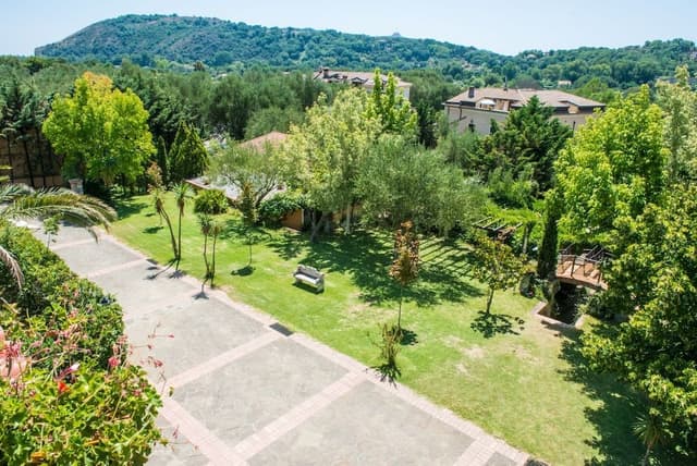 Classic Studio, Garden View (1 letto queen+1 letto a castello)