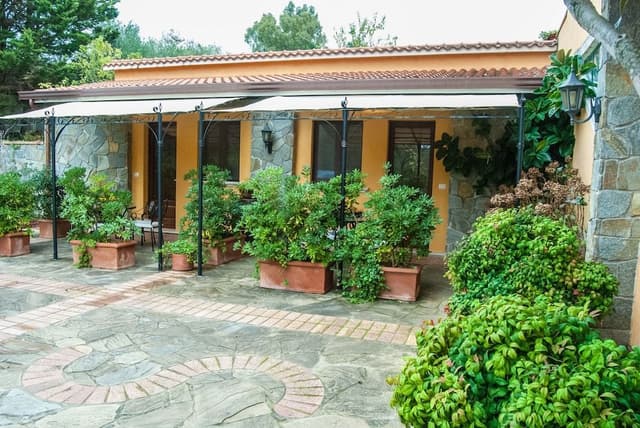 Classic Studio, Garden View (1 letto queen+1 letto a castello)