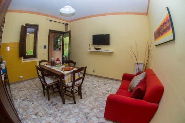 Classic Apartment, 2 Bedrooms, Kitchen, Garden View