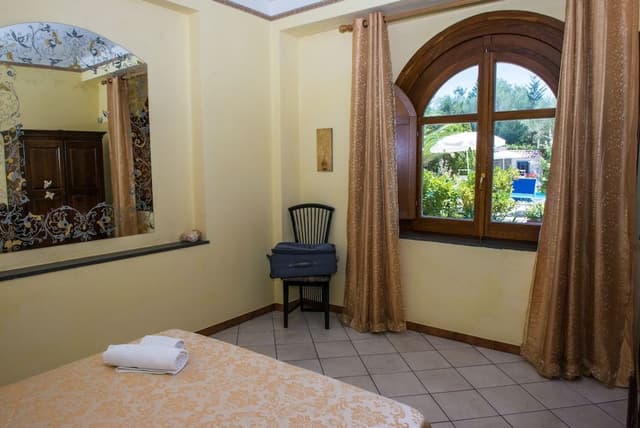 Classic Apartment, 2 Bedrooms, Kitchen, Garden View