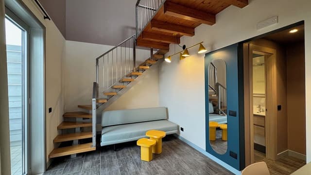Senior Loft, Balcony