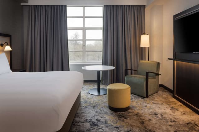 KING EXECUTIVE ROOM WITH EXEC LOUNGE AND VIEW