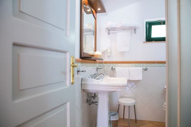 Economy Triple Room, Tower