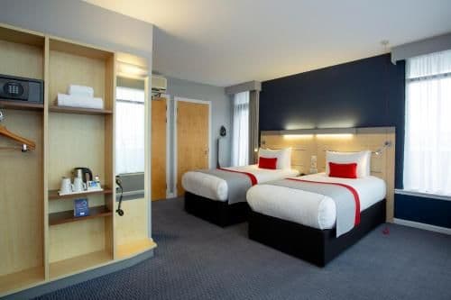 2 Twin Standard Accessible with Free Hot Breakfast