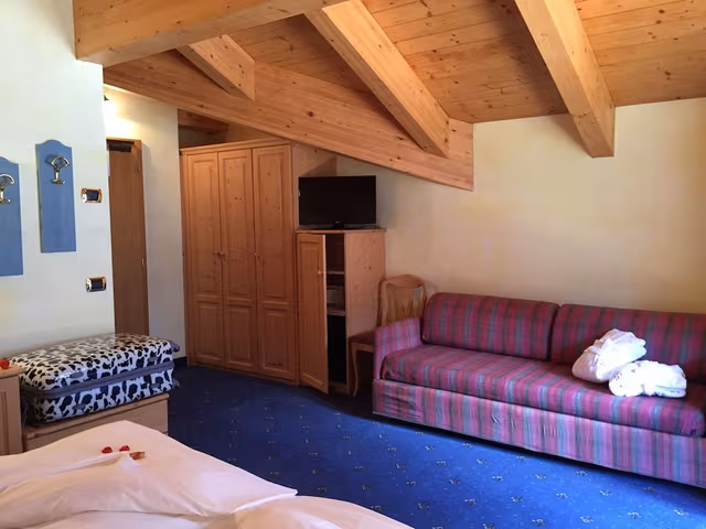 Junior Room, Balcony