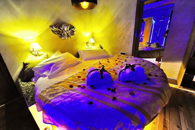 Luxury Suite, Jetted Tub, Garden Area