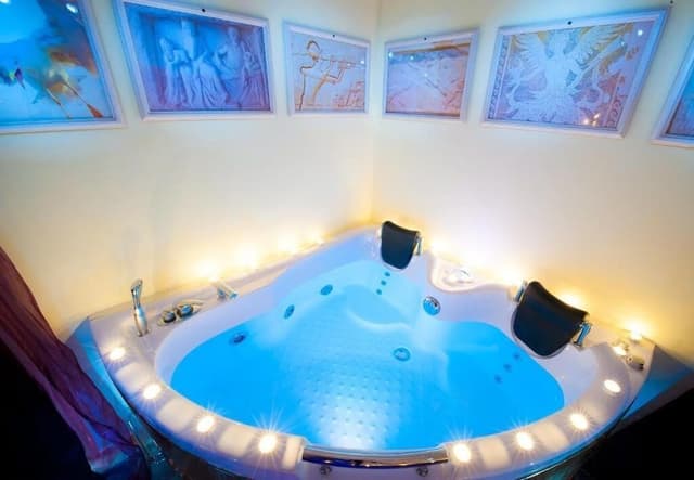 Luxury Suite, Jetted Tub, Garden Area