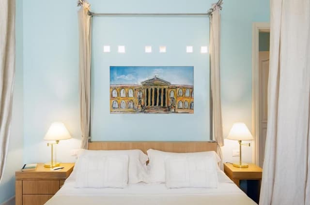 Superior room with a four poster bed