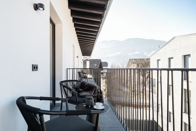 SPLIT STUDIO FOR 4 BALCONY