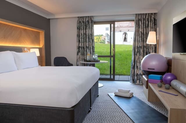 King Wellness Patio Room