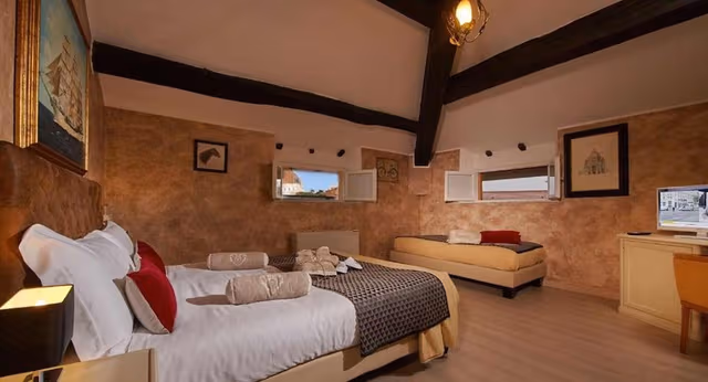 Panoramic Triple Room (Attic)