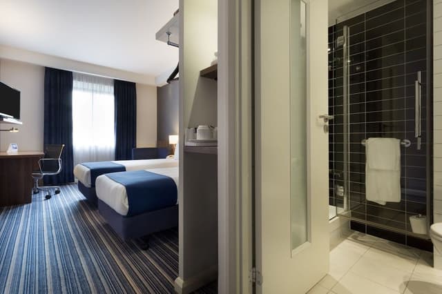 Standard Room, 2 Twin Beds (with Free Hot Breakfast)