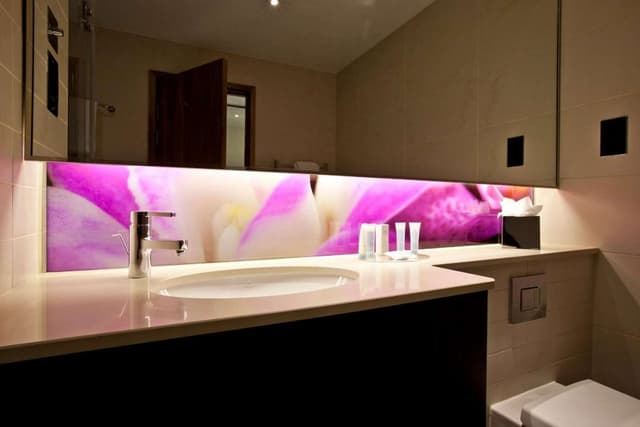 QUEEN EXECUTIVE ACCESSIBLE ROOM LOUNGE ACCESS