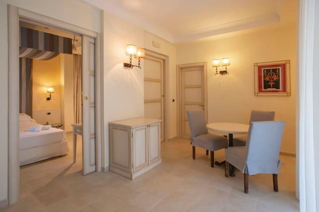 Superior Suite, Private Pool (Faraglioni)