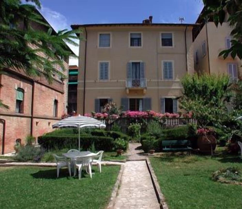 Villa Fiorita0
