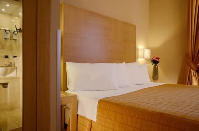 Standard Room, 1 Queen Bed