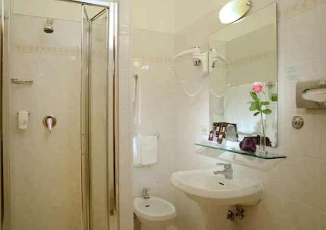 Standard Room, 1 Queen Bed