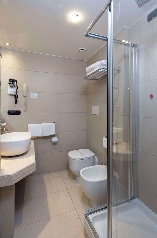 Standard Room, 1 Queen Bed