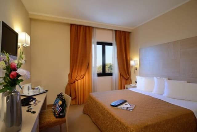 Standard Room, 1 Queen Bed
