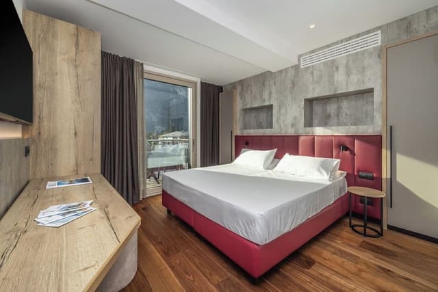 Suite, Lake View
