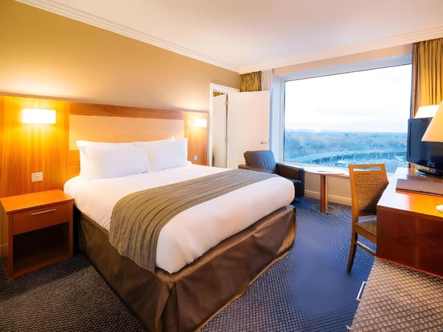 Superior Room - 1 Queen Bed