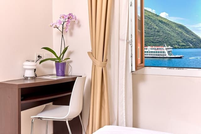 Superior Room, Lake View