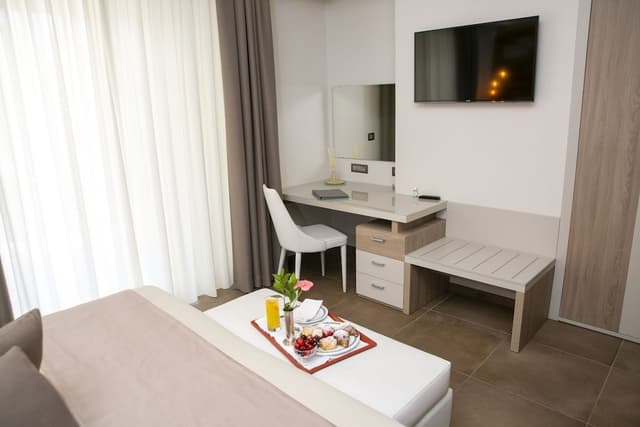 Deluxe Double Room, Balcony, Partial Sea View Beach Included