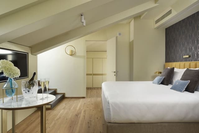 Suite, Park View