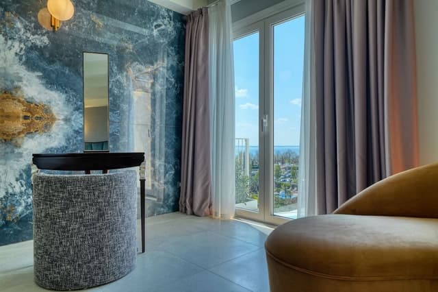 Presidential Suite, 2 Bedrooms, Jetted Tub, Lake View