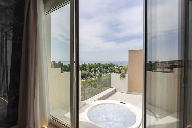 Presidential Suite, 2 Bedrooms, Jetted Tub, Lake View