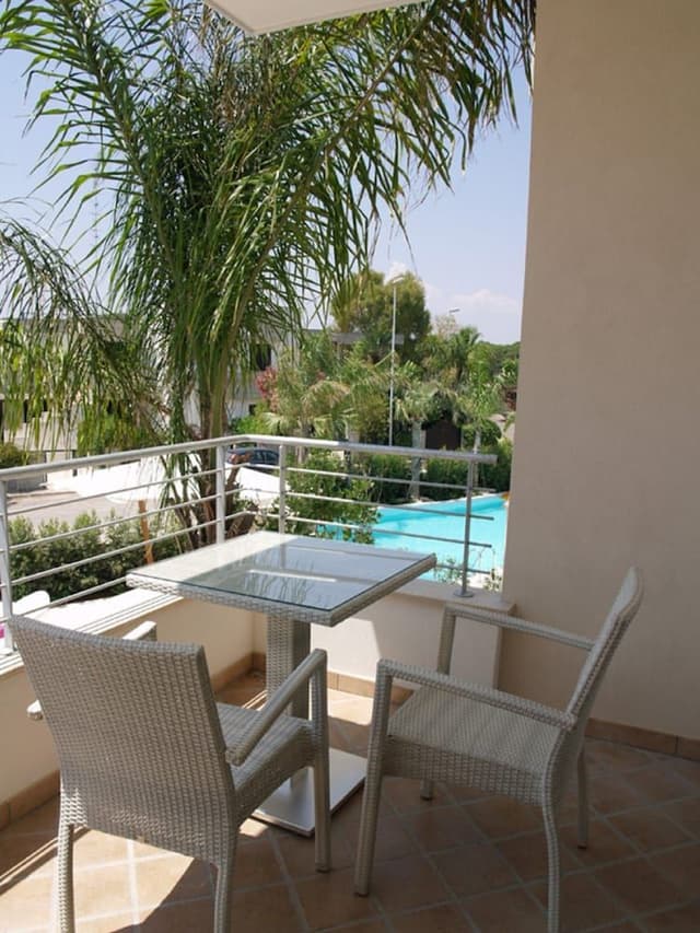 Suite, Balcony