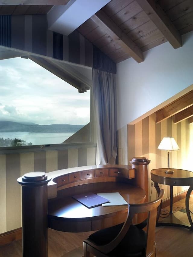 Vista Suite (panoramic terrace, lake view)