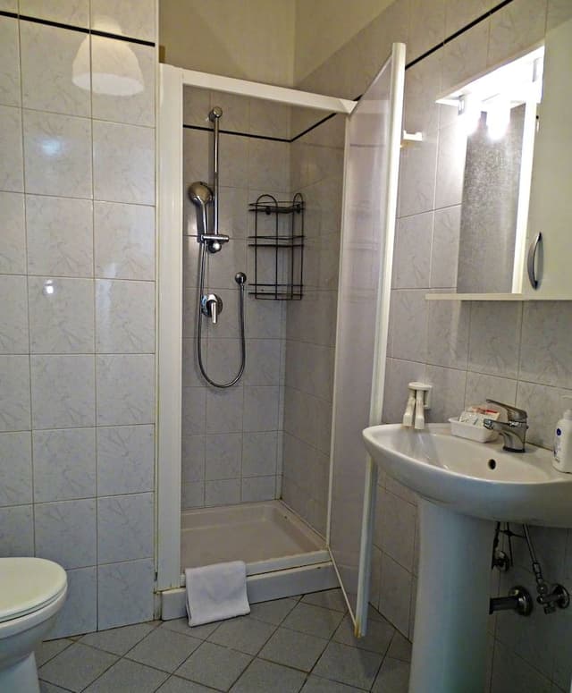 Basic Double or Twin Room, Shared Bathroom