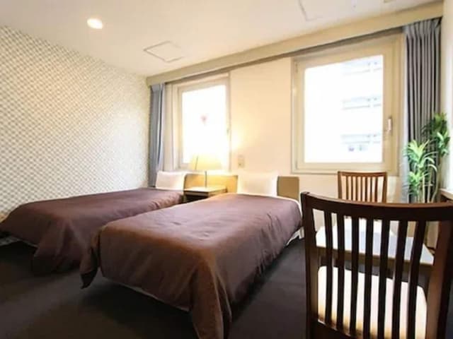 Twin Room, Smoking