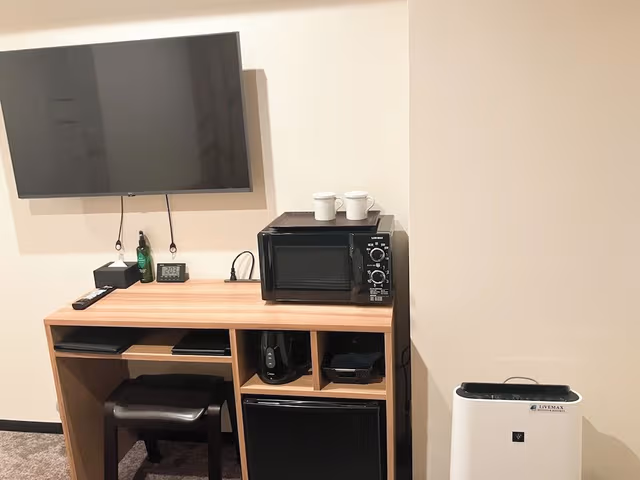 Single Room, Smoking